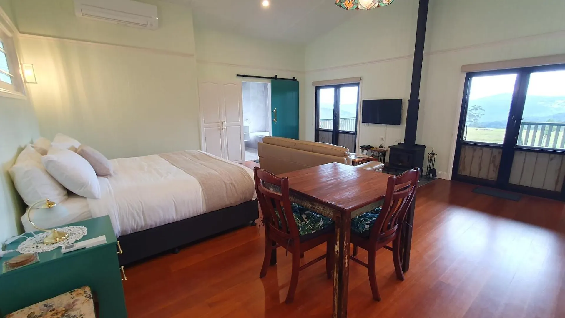 Couples Accessible Cabin, Zarina Country Cabins, 6 Witta 0*,
