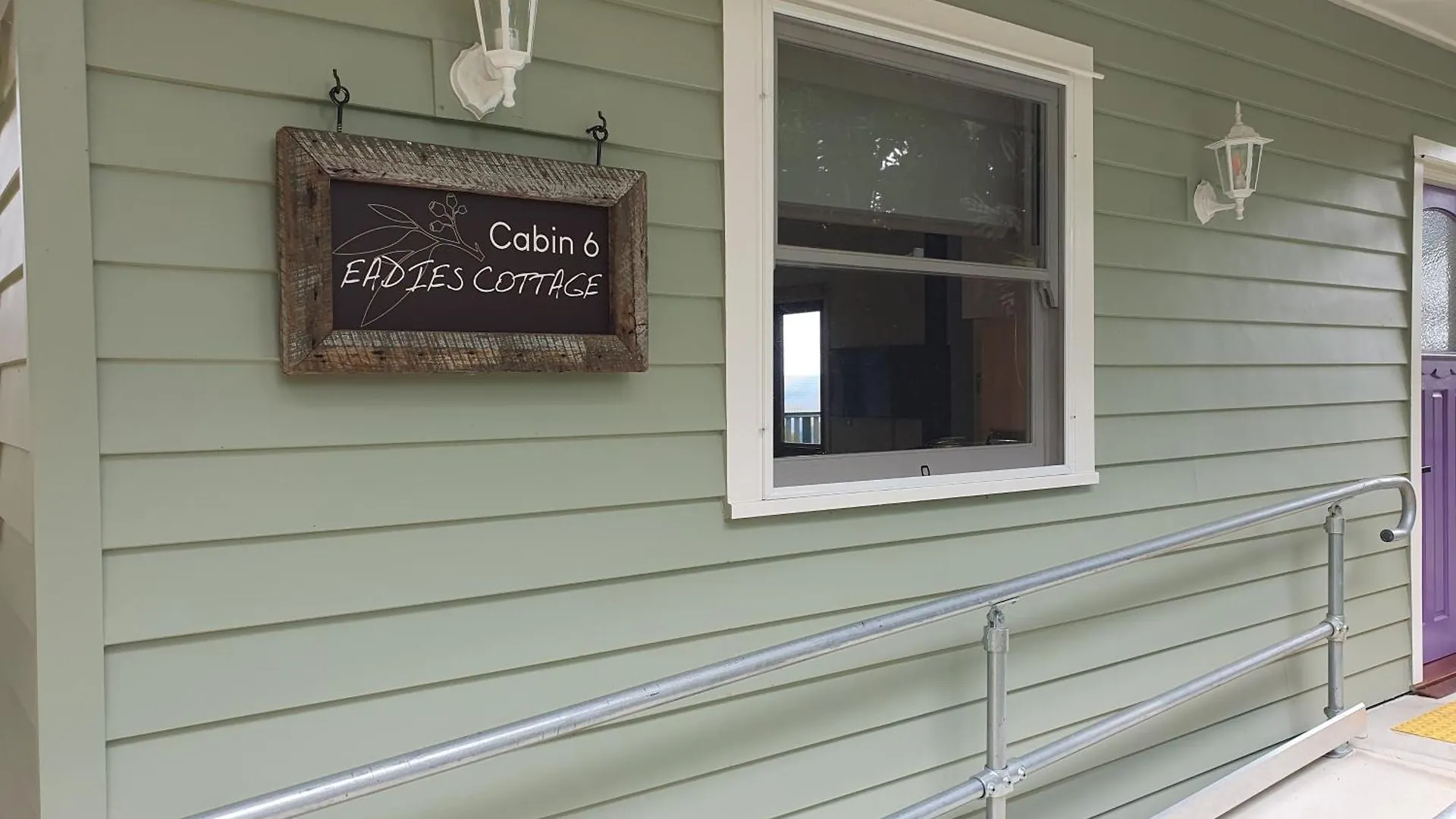 Couples Accessible Cabin, Zarina Country Cabins, 6 Witta
