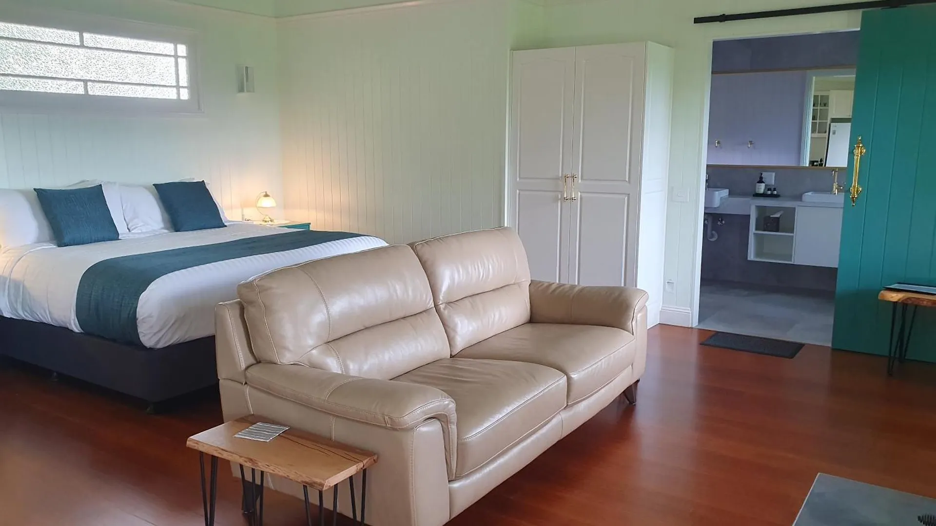 Couples Accessible Cabin, Zarina Country Cabins, 6 Witta Australia