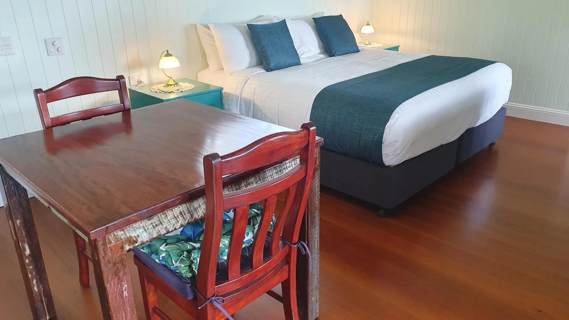 Couples Accessible Cabin, Zarina Country Cabins, 6 Witta Guest house