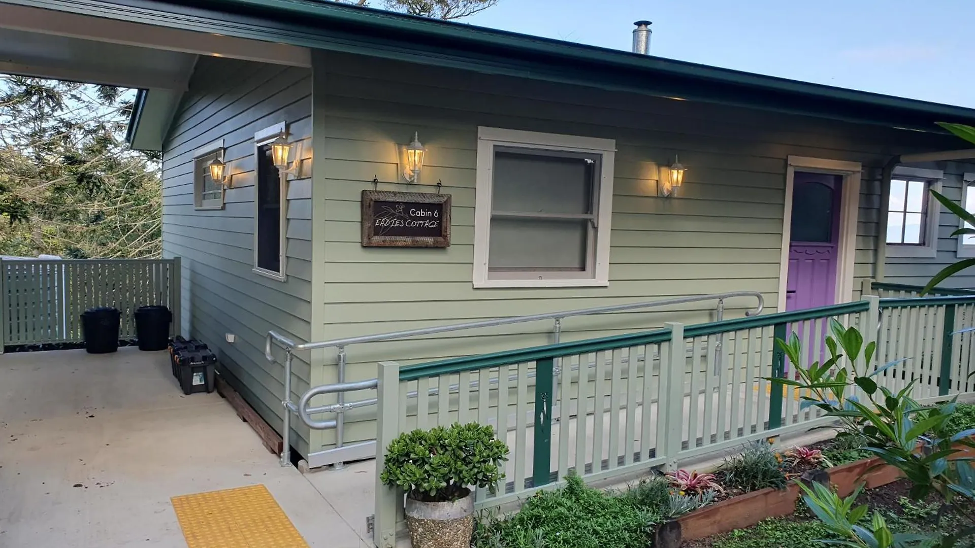 Guest house Couples Accessible Cabin, Zarina Country Cabins, 6 Witta Australia