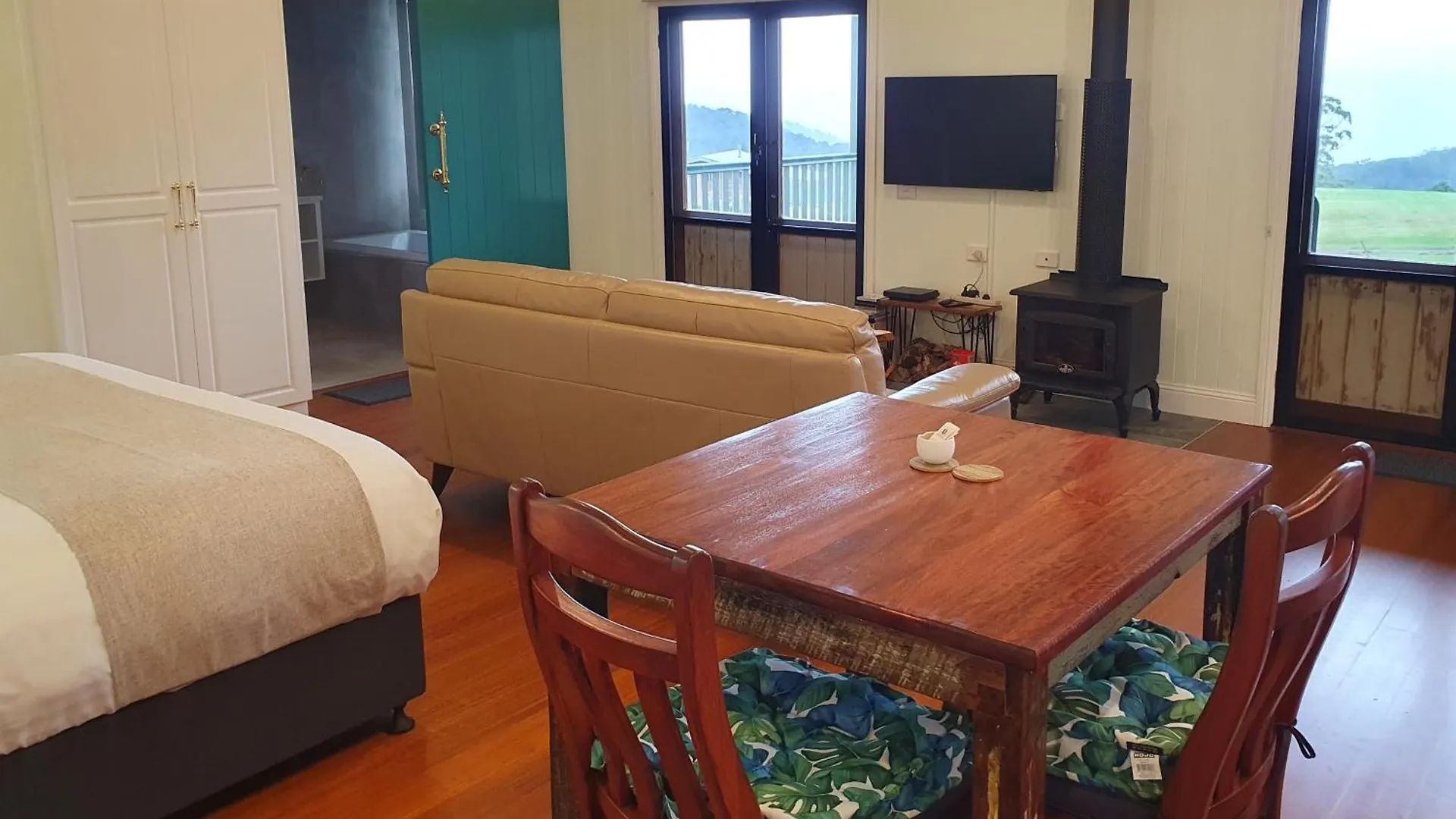 Guest house Couples Accessible Cabin, Zarina Country Cabins, 6 Witta Australia