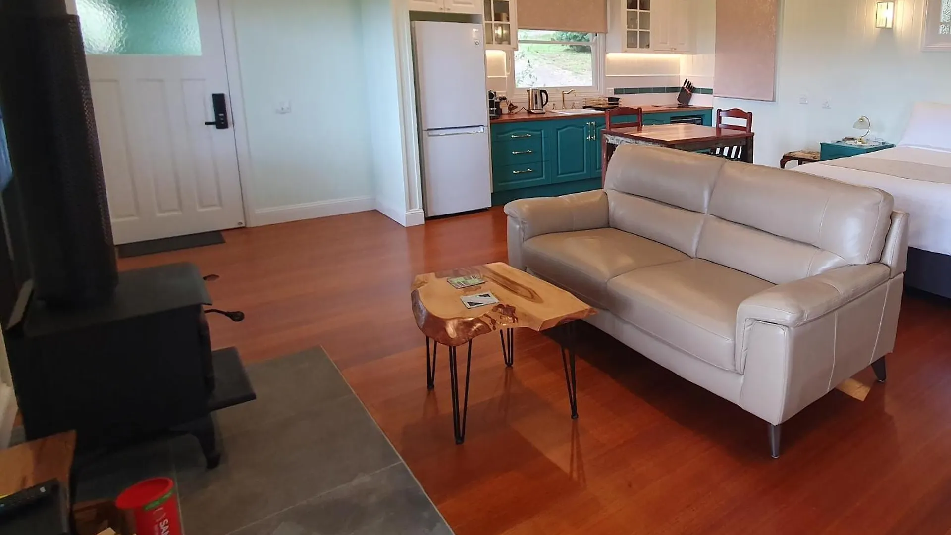 Couples Accessible Cabin, Zarina Country Cabins, 6 Witta