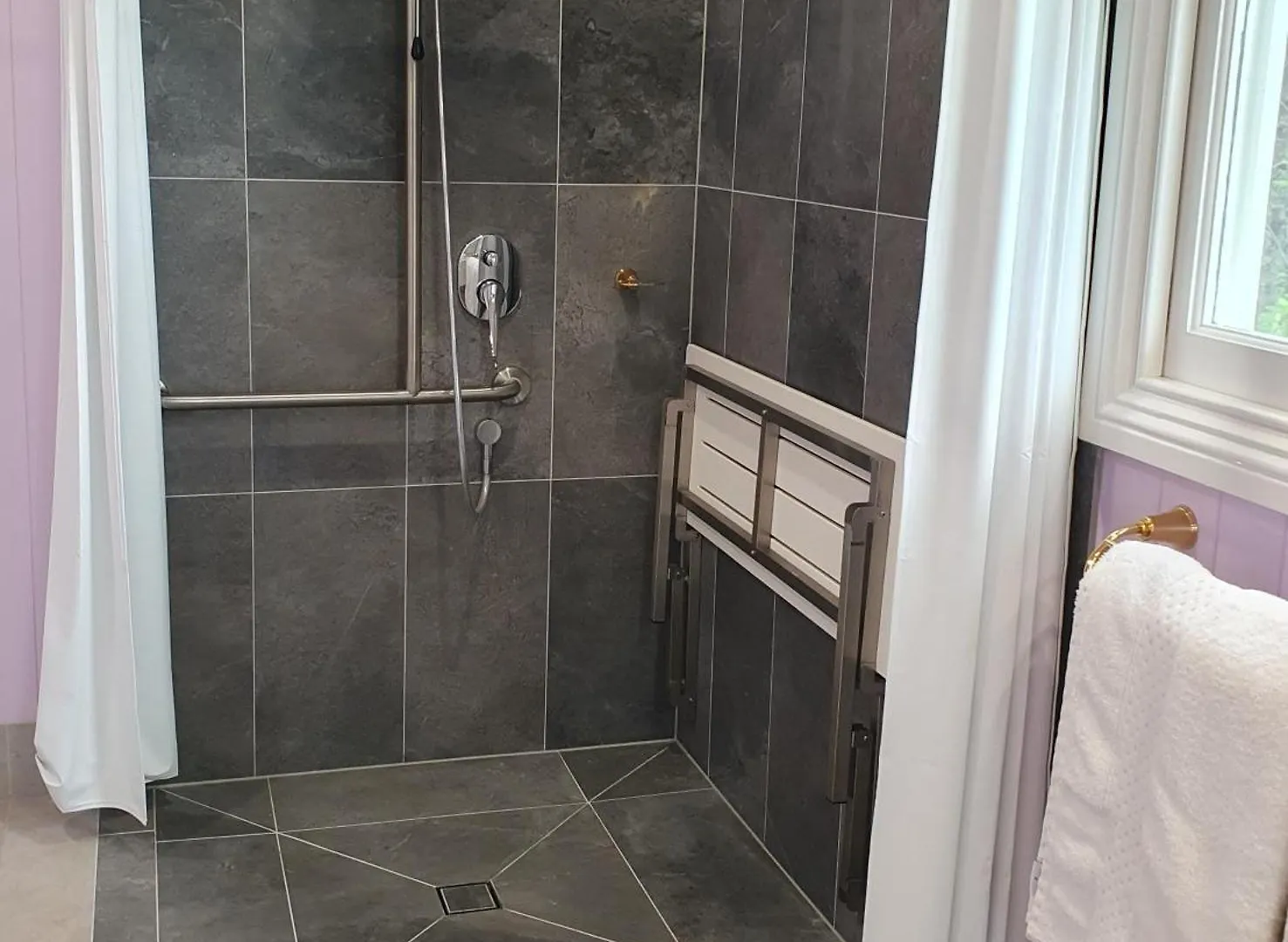 Couples Accessible Cabin, Zarina Country Cabins, 6 Witta